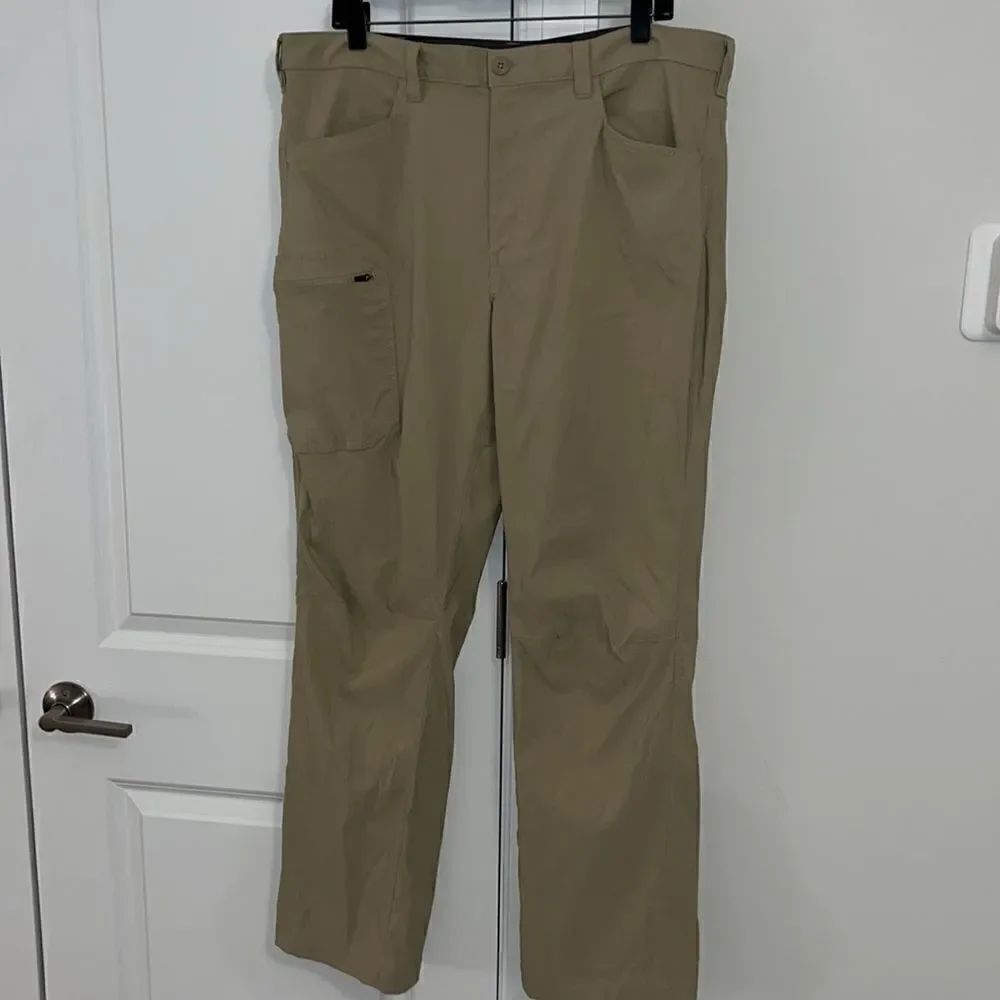 Eddie Bauer Travex Cargo style poly/spandex Travel Hiking Trail Fishing pants 38
